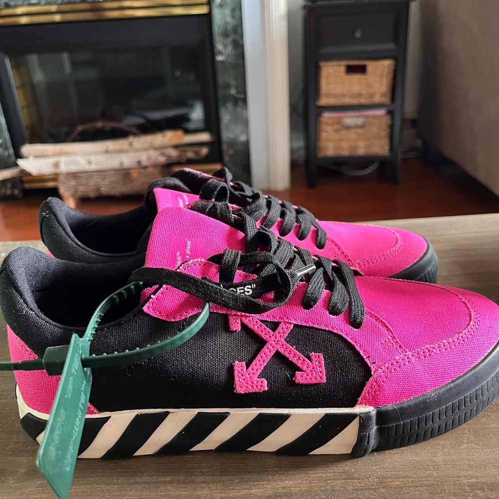Never Worn OffWhite Fuschia Women’s Sneakers